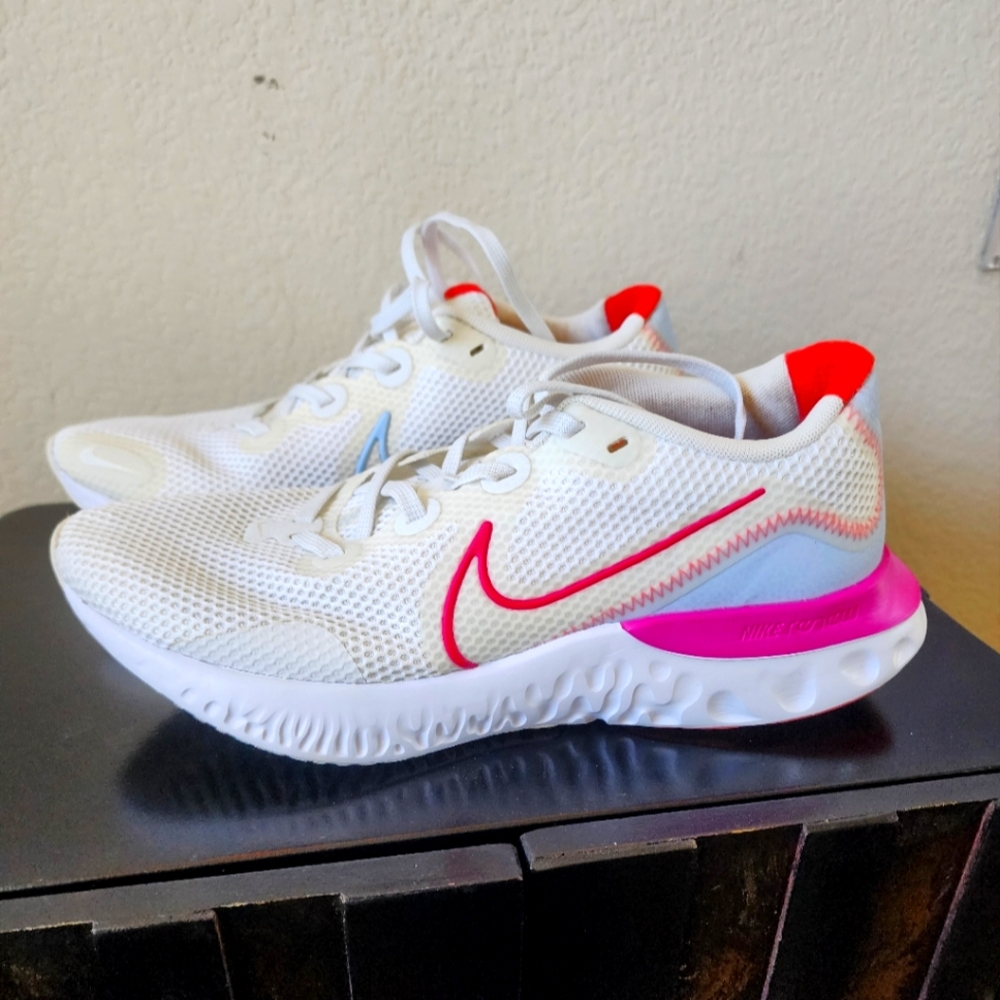 Nike Women's White and Pink Athletic Shoes